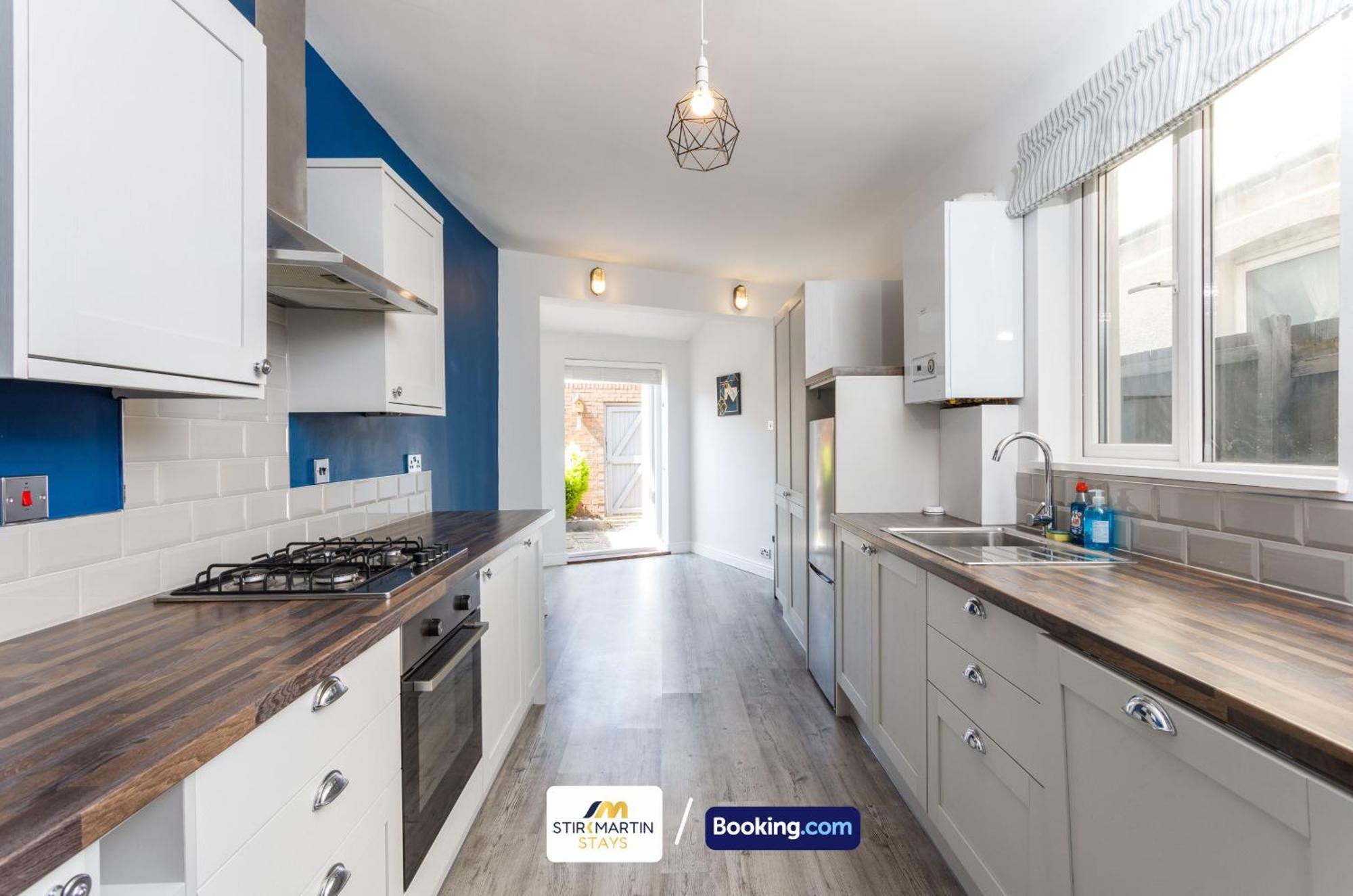 Comfy 3Bed House By Stirkmartin Stays Short Lets & Serviced Accommodation Cardiff With Free Parking & 8Mins To City Centre Exterior foto
