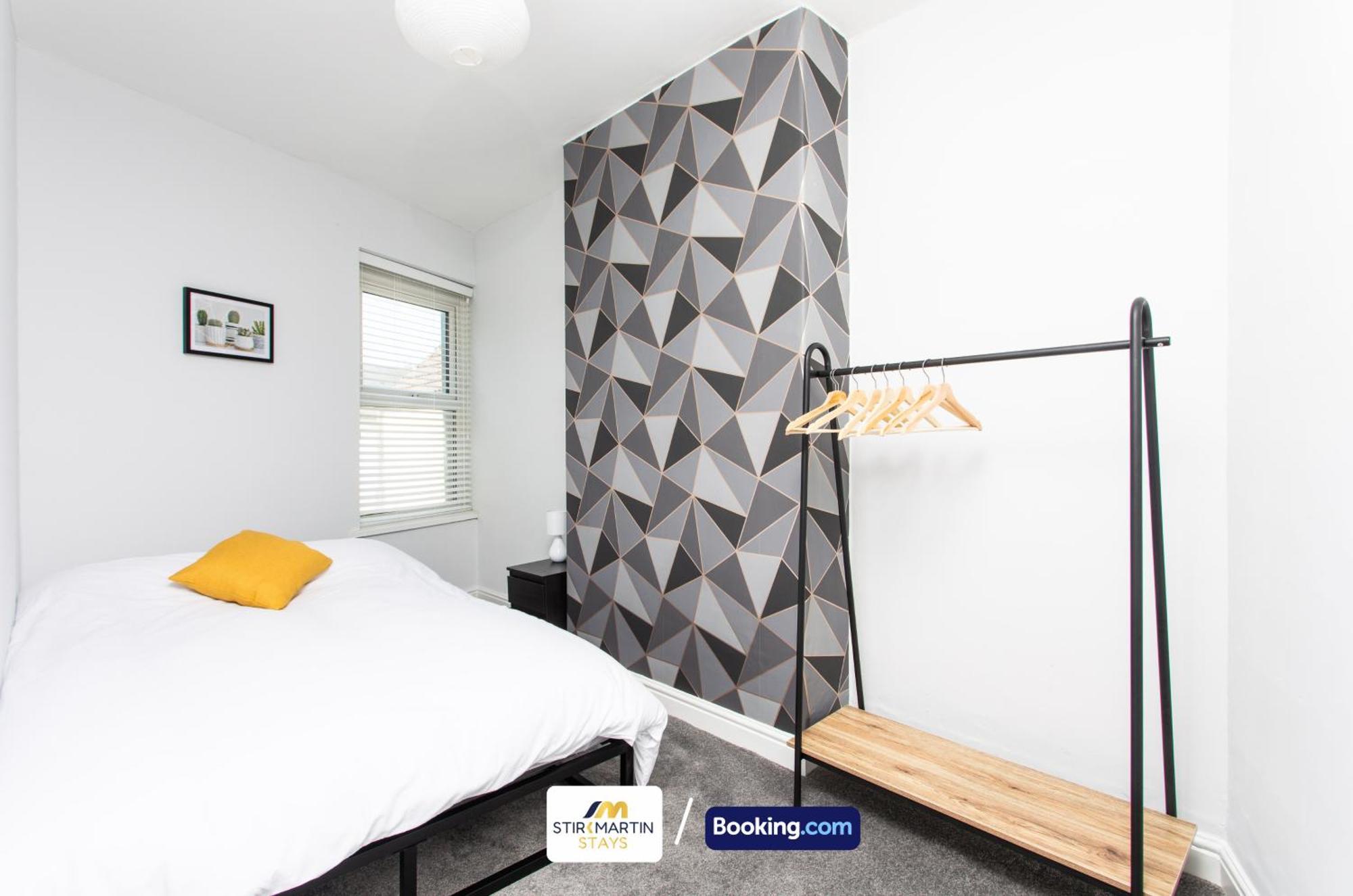 Comfy 3Bed House By Stirkmartin Stays Short Lets & Serviced Accommodation Cardiff With Free Parking & 8Mins To City Centre Exterior foto