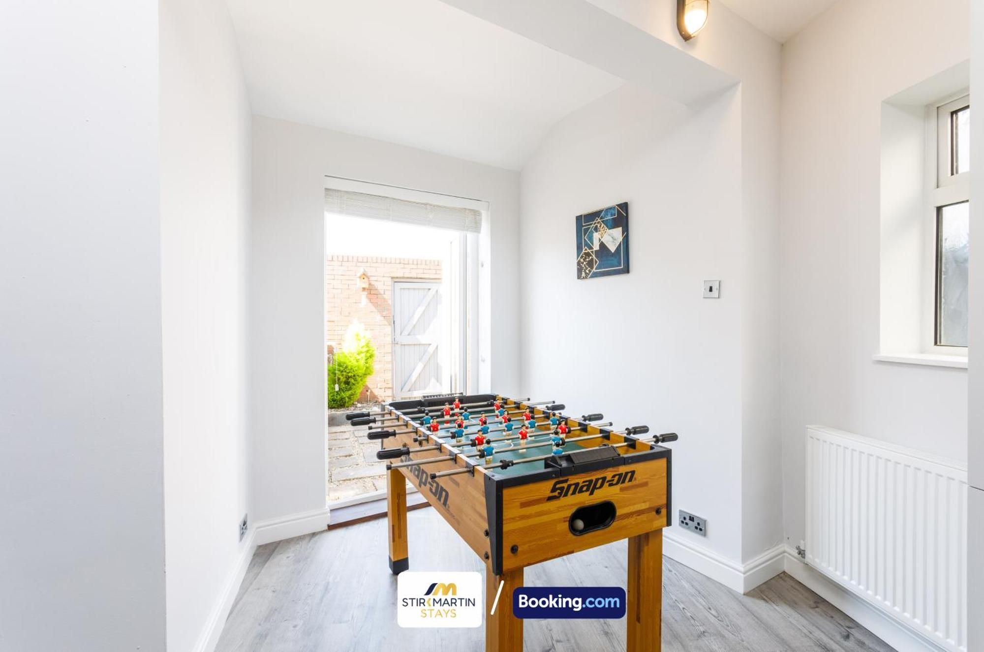 Comfy 3Bed House By Stirkmartin Stays Short Lets & Serviced Accommodation Cardiff With Free Parking & 8Mins To City Centre Exterior foto
