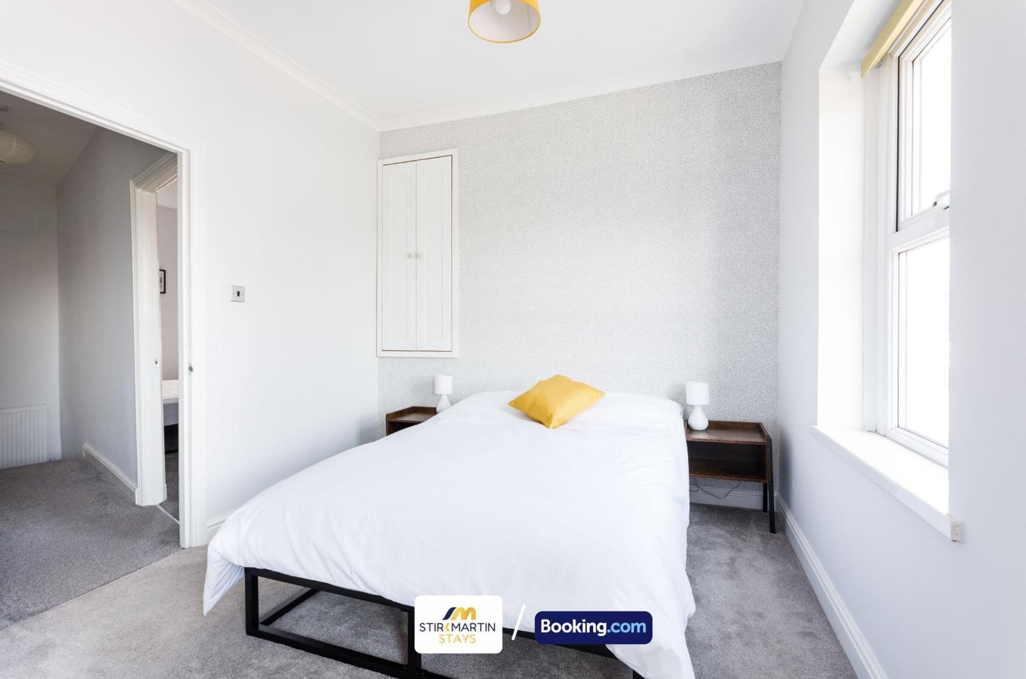 Comfy 3Bed House By Stirkmartin Stays Short Lets & Serviced Accommodation Cardiff With Free Parking & 8Mins To City Centre Exterior foto