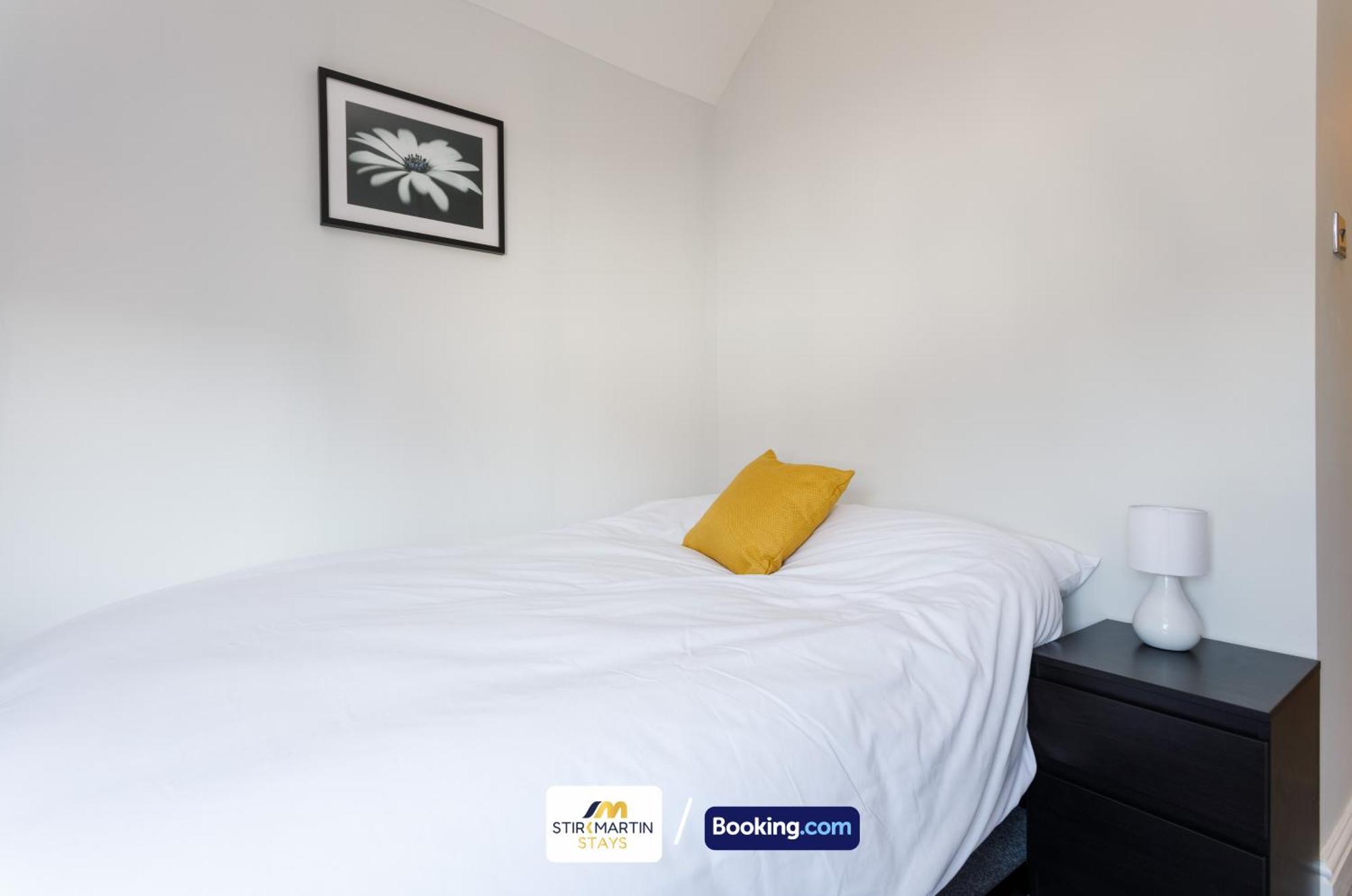 Comfy 3Bed House By Stirkmartin Stays Short Lets & Serviced Accommodation Cardiff With Free Parking & 8Mins To City Centre Exterior foto
